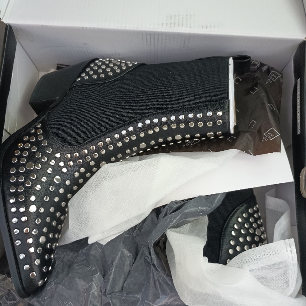 Black Studded Women's Shoes